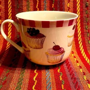 🌼2/$20 Cupcakes coffee mug (12 oz)